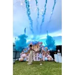 Explosion de poudre bleue pour Gender Reveal à Le Teil, Drôme