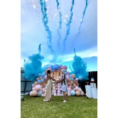 Explosion de poudre bleue pour Gender Reveal à Le Teil, Drôme