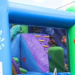 Jeux d’eau château gonflable aquatique près de Privas