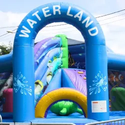 Structure gonflable aquatique pour événements à Montélimar