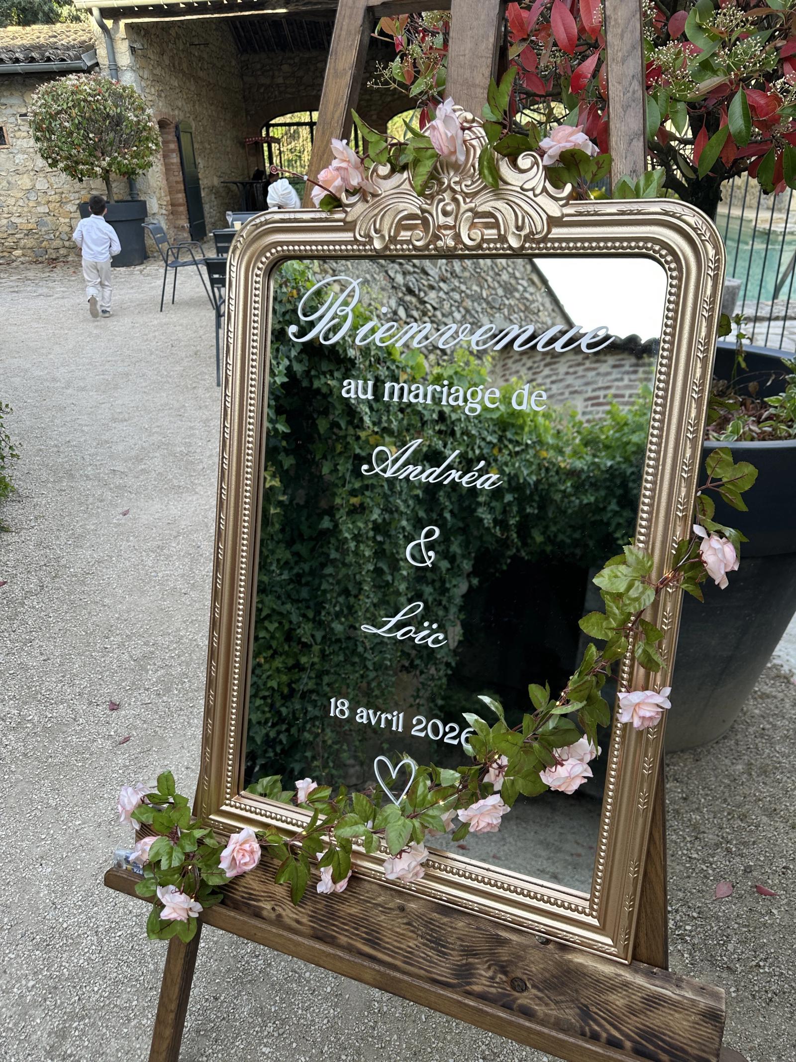 Miroir d'accueil mariage : une décoration élégante pour accueillir vos invités