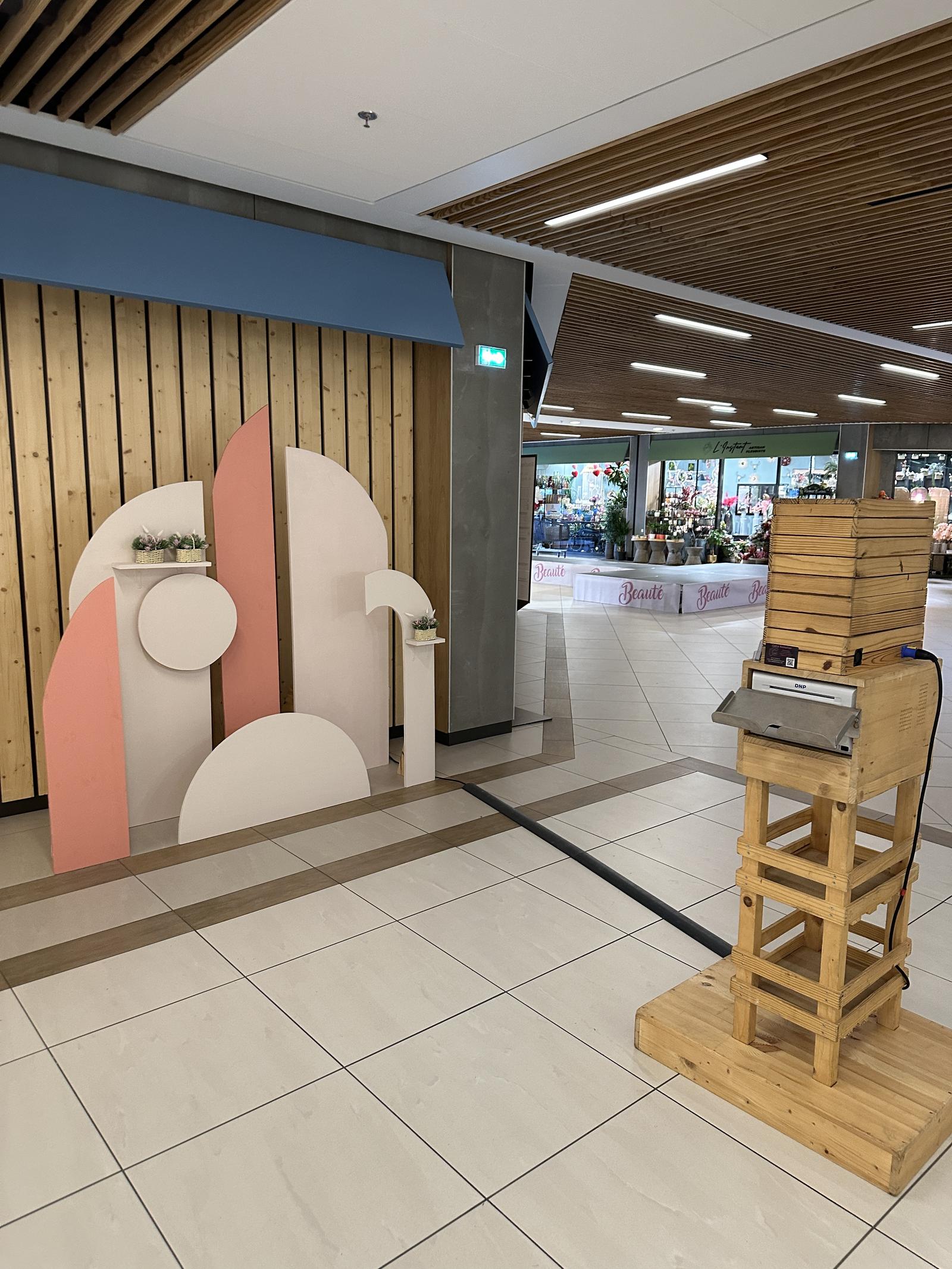 Soirée Privilège au Leclerc de Saint-Étienne-de-Fontbellon : notre photobooth en animation 🎉